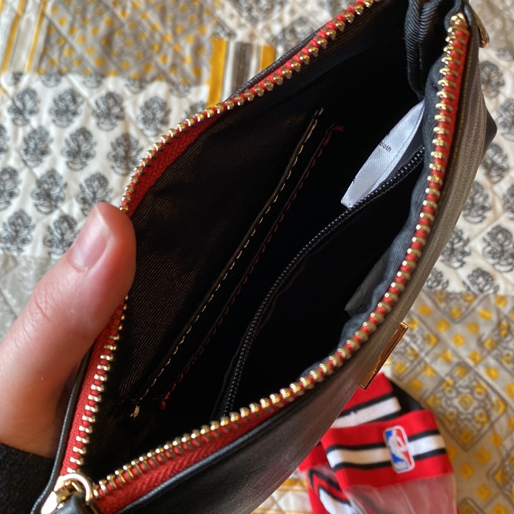 FISll Chicago Bulls wristlet and NBA socks - Picture 4 of 4